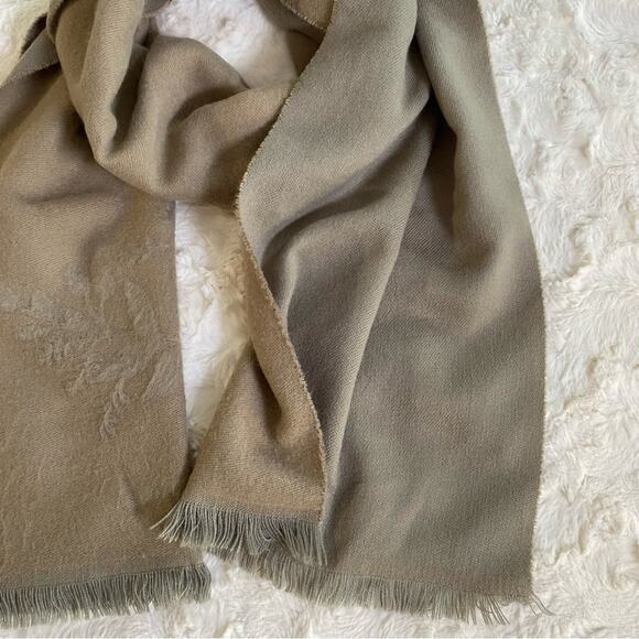 b. Boutique by evergreen Women’s Scarf Two Tone Cream Tan Soft Floral Detail - Picture 2 of 5